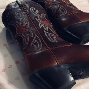 Women’s ariats 8 1/2 B. New without box